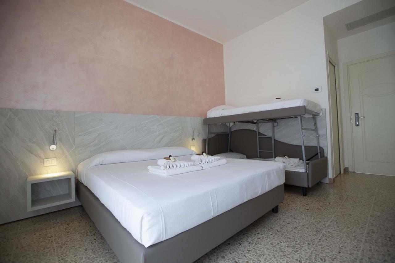 Hotel Confort Rimini Extérieur photo