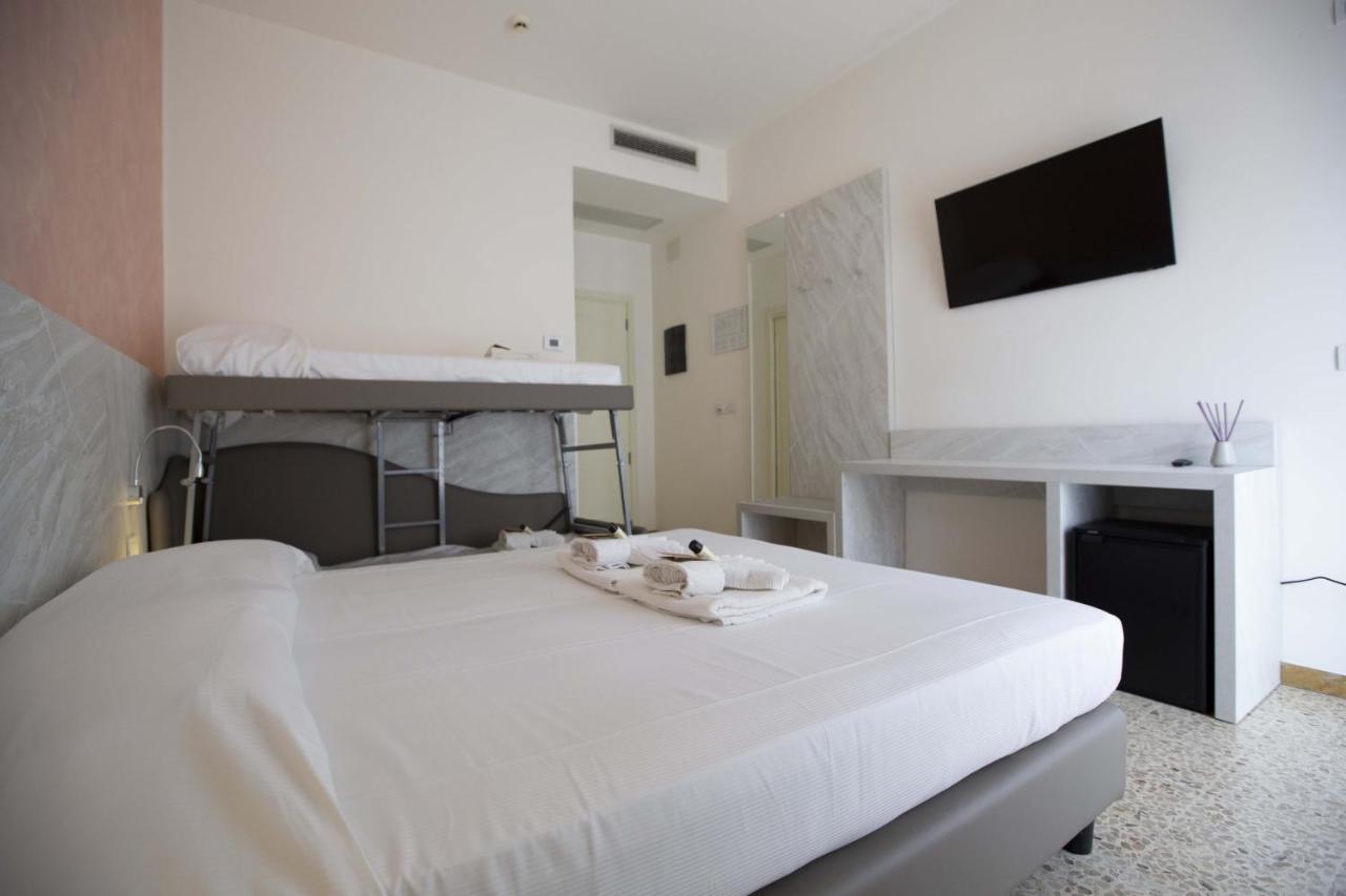 Hotel Confort Rimini Extérieur photo