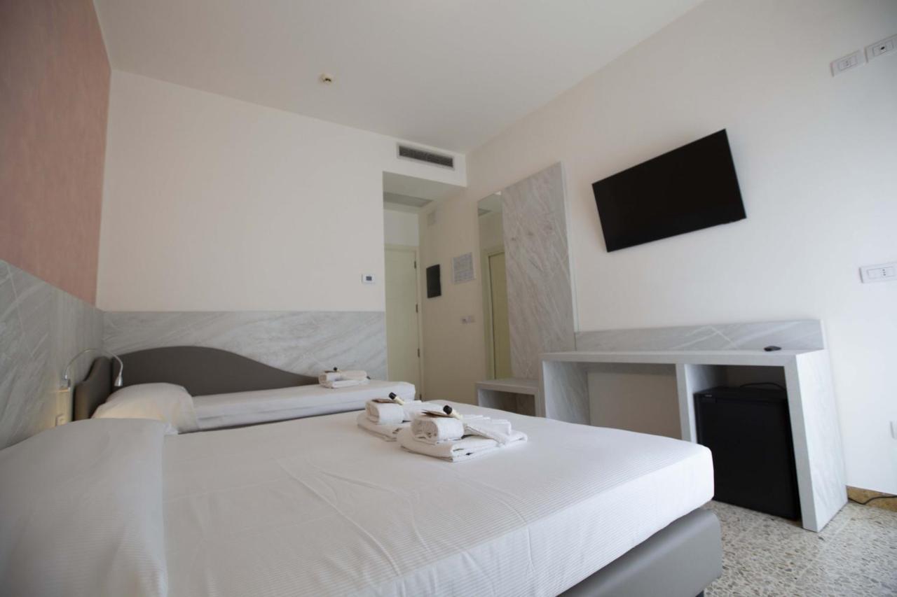 Hotel Confort Rimini Extérieur photo