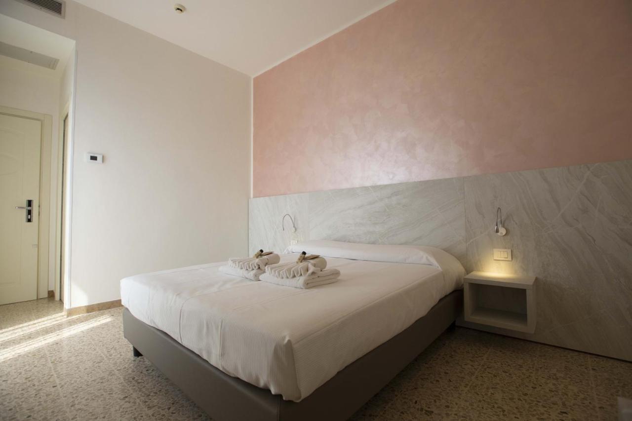Hotel Confort Rimini Extérieur photo