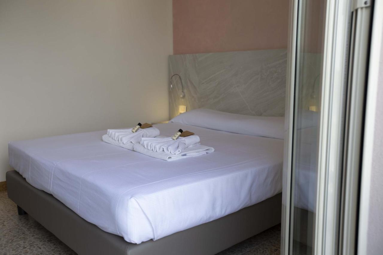 Hotel Confort Rimini Extérieur photo